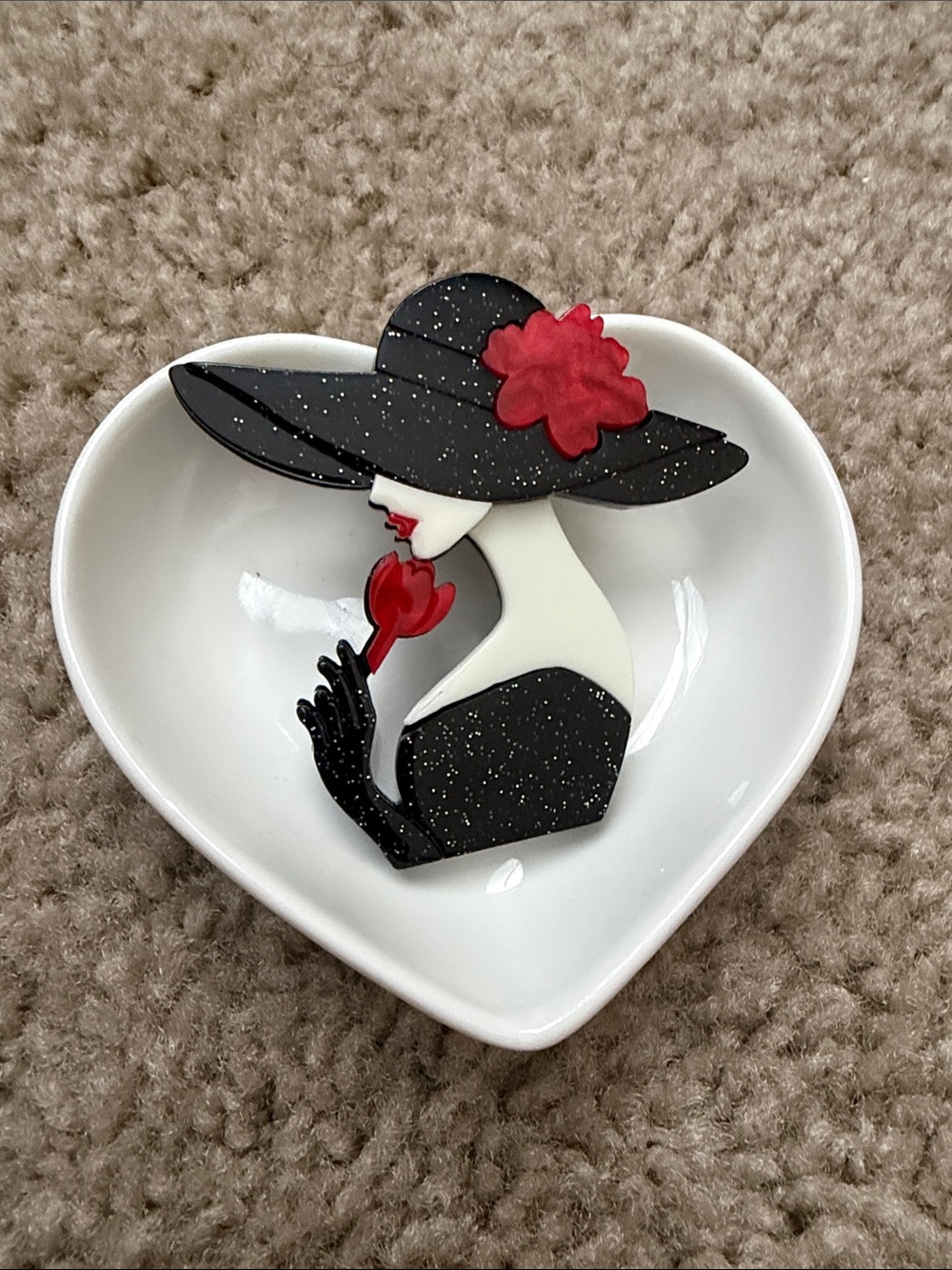 Elegant Black & Red Lady Silhouette Brooch - Women Jewelry